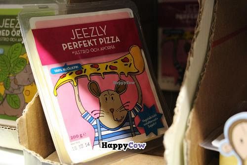 vegan cheese perfect for pizza at Astrid och Aporna in Malmo