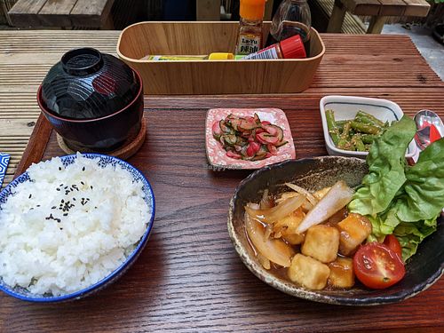 Platter with tofu at Ippuku Tea House in York