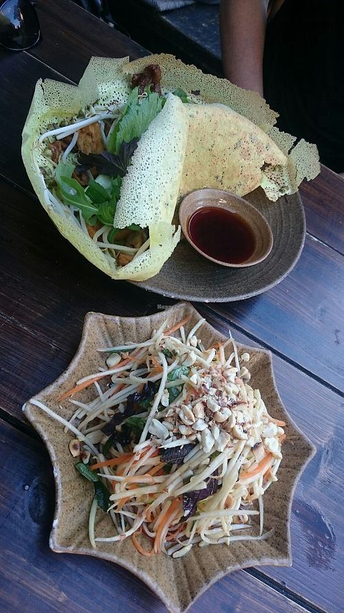 Starters - papaya salad and savory pancake at SORA - Vietnamese Vegan Cuisine in Berlin