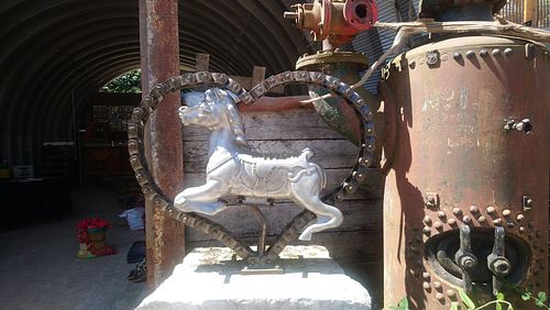 Junkyard art at Rockaway Cafe in Temple Cloud