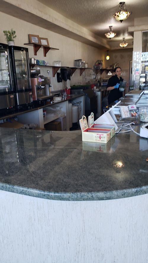 Clean Kitchen and a smoothie booth at Y'not Organic in Pismo Beach