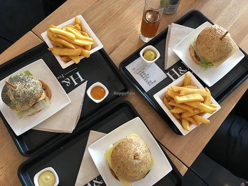 Vegan burgers and fries at H&K's - Vlaamsesteenweg in Brussels