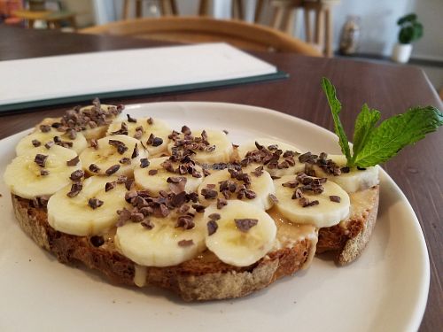 Almond butter cacao toast at Idillic in Barcelona