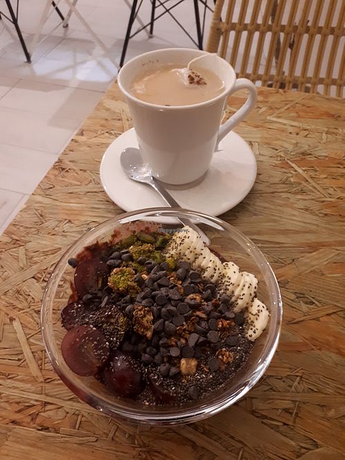 Chai latte and chocolate acai bowl at NicPic in Malaga