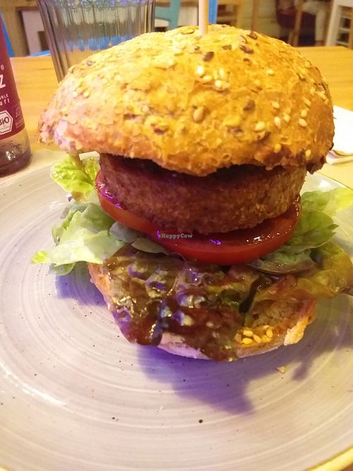 Beyond meat burger at Savory Acai House & Healthy Food in Valencia