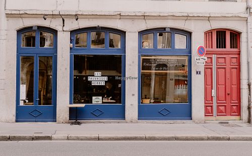 Street view at Les Mauvaises Herbes in Lyon