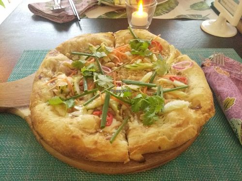 Vegan veggies pizza at Cafe Tropical in Koh Lipe