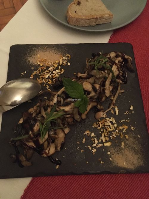 Sautéed mushrooms with herbs at Momentos in Evora