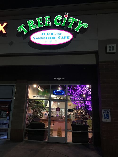 Storefront on Eagle and Fairview at Tree City Juice and Smoothie Cafe in Meridian