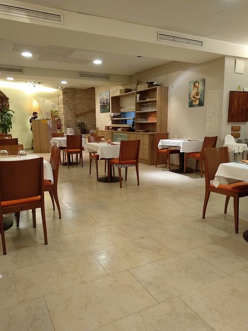 Interior restaurante at EcoCentro in Madrid