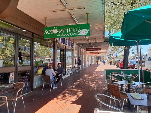 Outdoor seating and entry from the main street at Scrumptious on Summer in Orange
