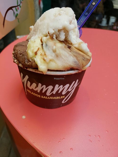 3 flavours of vegan ice cream at Yummy Helados in Malaga