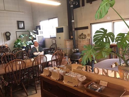 Lovely atmosphere and spacious for a large group at Cafe Bonte in Tanabe