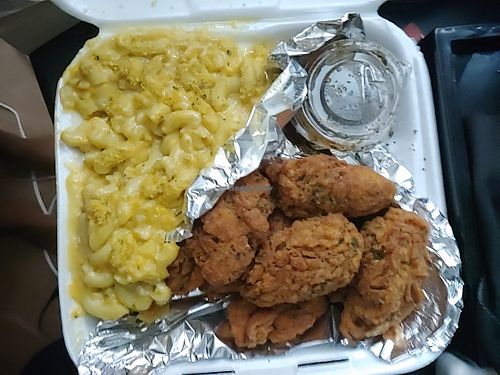 Protein wings and macaroni with jerk sauce at Naomi Vegan Meets in Chesapeake