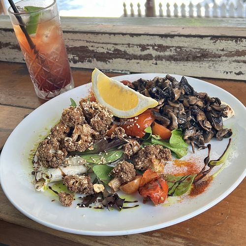 Vegan Levantine with mushrooms and iced tea  at The Burrow in West End