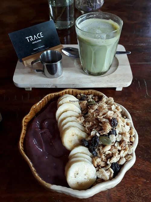 Acai smoothie bowl and green tea soy milk latte at Trace Hotelistro in Chiang Mai