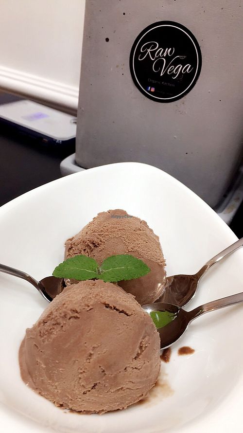 Chocolate peanut butter ice cream  at Raw Vega in Bangkok