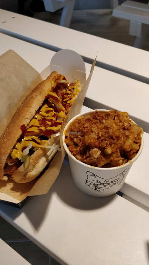 hotdog, mac n chez side at Indy's Vegan Kitchen in Swindon