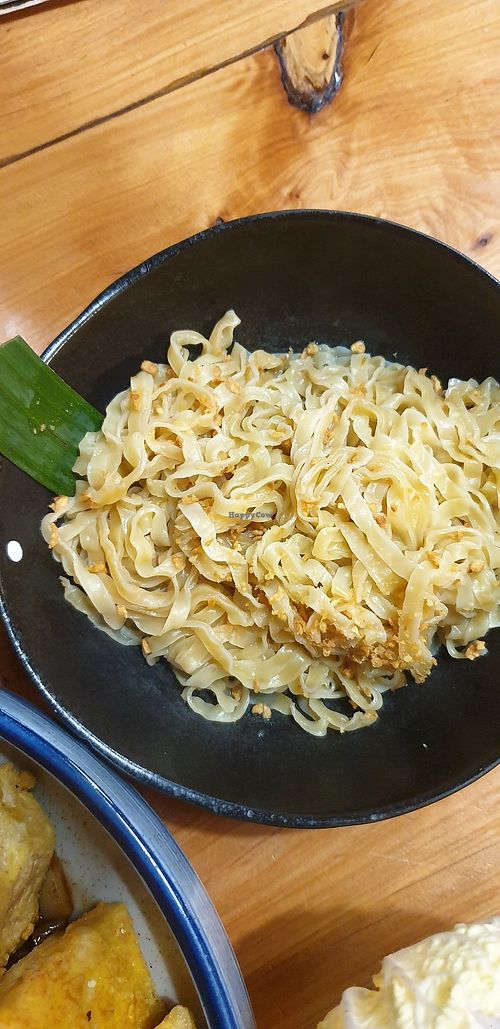 Garlic noodles at Imm Oon in Lilydale