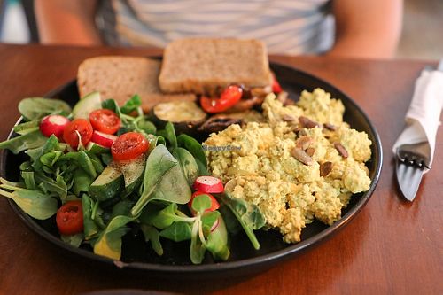 tofu scramble at Bez Lukru in Wroclaw