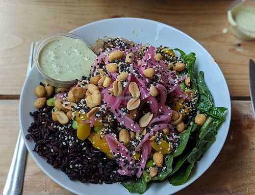 Vegan poke bowl at JOS - Lilla Kyrkogatan in Gothenburg