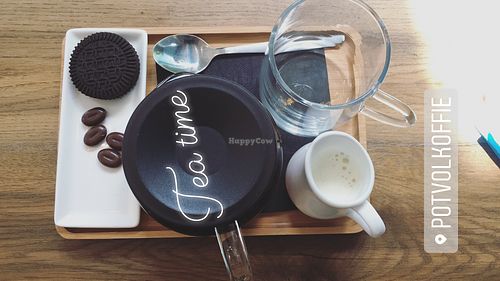 Tea with vegan treats at Potvolkoffie in Lokeren