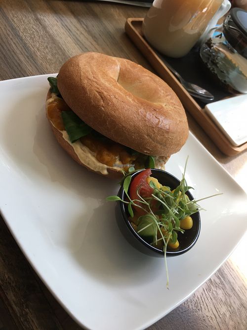 Hummus, mango chutney and greens bagel at Potvolkoffie in Lokeren