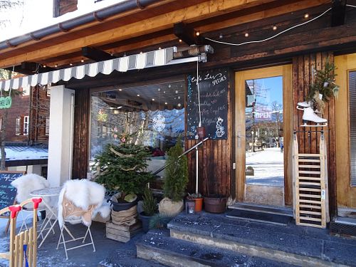 Exterior at Café LIV in Murren