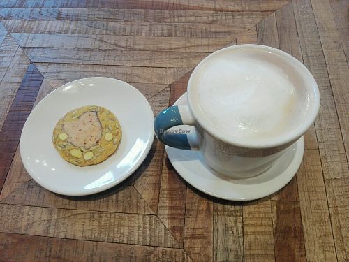 Chai latte and vegan tumeric and goji berry biscuit at Octave in Montreal