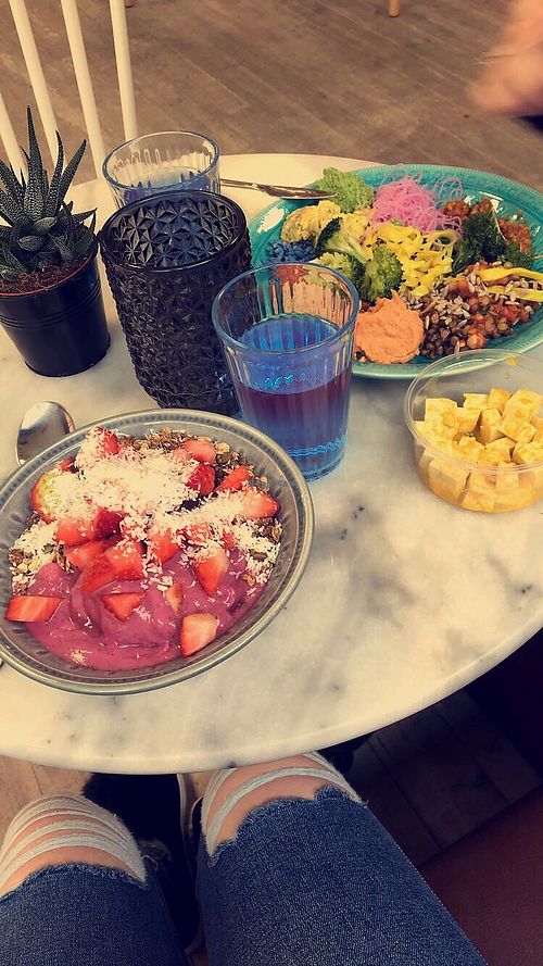 Smoothiebowl and saladbar at Ginger - Radhusplatsen in Helsingborg