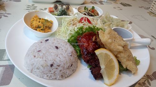 The fried meal at Aina Cafe in Osaka