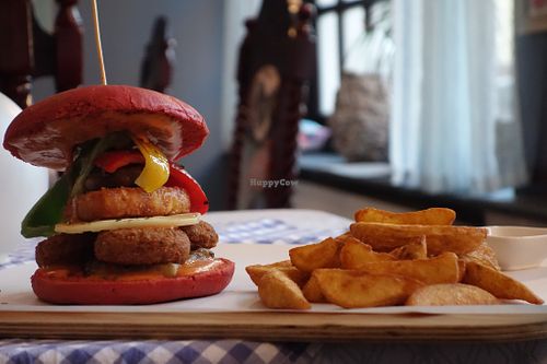 No. 221 Falafel burger with red beet-coloured bun and potato wedges (vegan) at Kamels in Bad Bergzabern