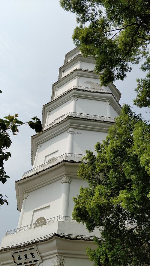Look for this tower inside the temple to find the entrance at Hǎo ZìZài - 好自在 in Fuzhou