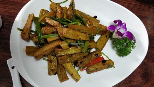 Fried eggplant with herbs at Hǎo ZìZài - 好自在 in Fuzhou