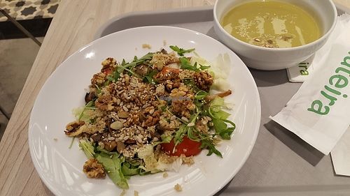 Salad Bonita with mushrooms, quinoa and caramelized wallnuts at Salateira - Prospekt Pobediteley in Minsk