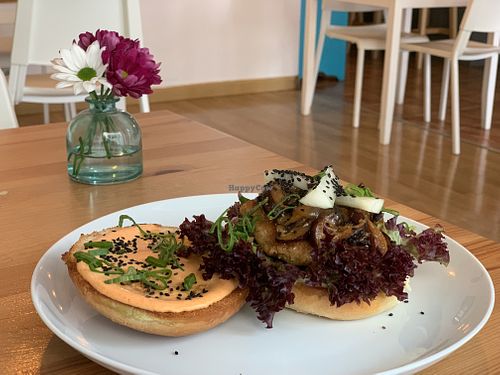 Burger Japonesa 🇯🇵   at La Voladora in Alicante