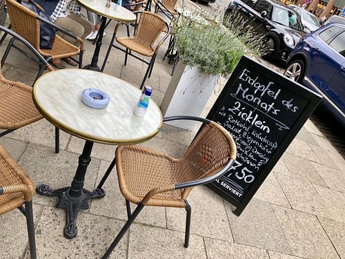 outside at Erdapfel in Hamburg