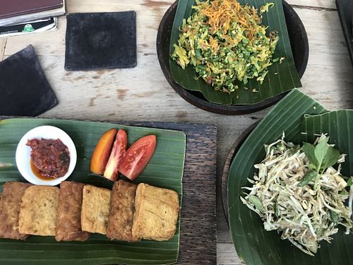 Tempe&Tahu Bacem, Lawar vegetarian, Karedok at Batan Waru in Gianyar