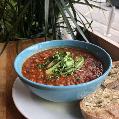 Chili avec pain et beurre végétalien at Quebud Cafe in Montreal