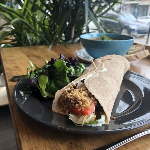 Wrap tofu, quinoa et tempeh at Quebud Cafe in Montreal