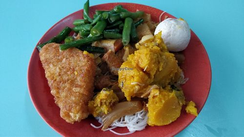 White bee hoon with pumpkin, hash brown, French beans, fish ball and vegetables curry at Xiu Fa Zhai Vegetarian in Central Singapore