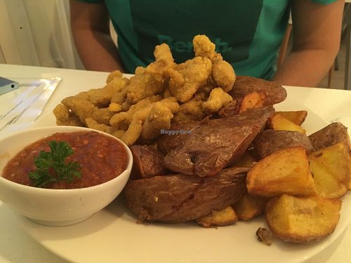 The amazing portion of potato wedges and fried Seitan! at Veganeria in Budapest