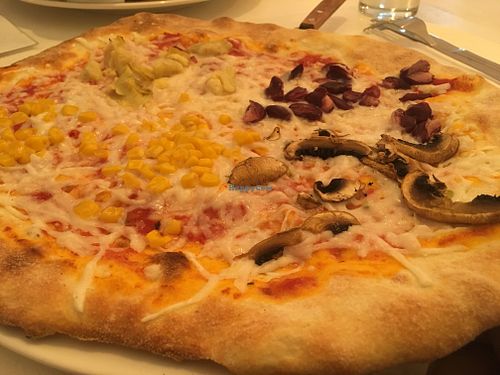 The very yummy pizza I had  at Veganeria in Budapest