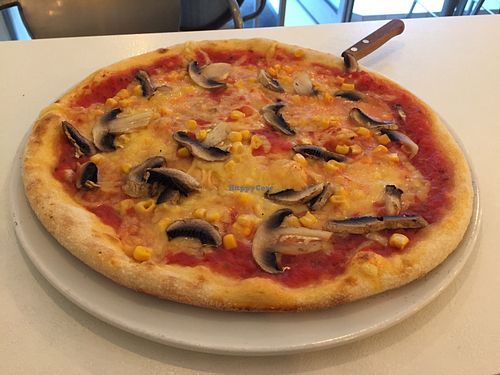 Peppino pizza (corn and mushroom) at Veganeria in Budapest