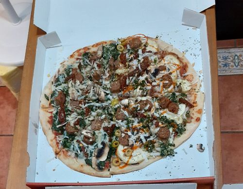 Pizza at Valen Pizza in Valencia