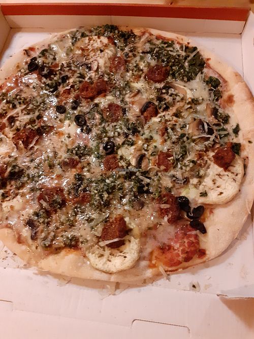 Pizza vegetables with vegan chorizo at Valen Pizza in Valencia