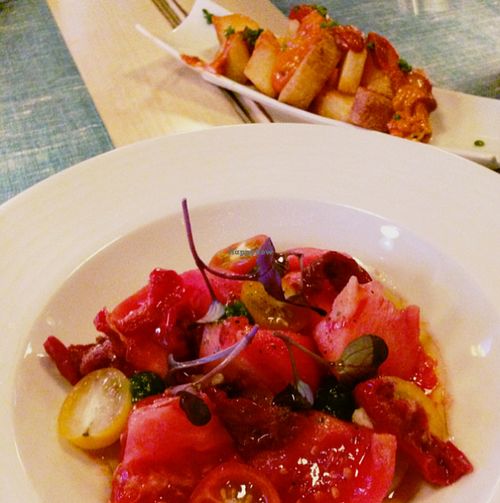 tomato salad with cashew cheese and crispy potatoes at Bon Lloc in Mallorca