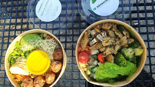 Left: Quinoa Salad Bowl , right: Signature Bowl (self assembled) at Nährstoff-Reich in Bochum
