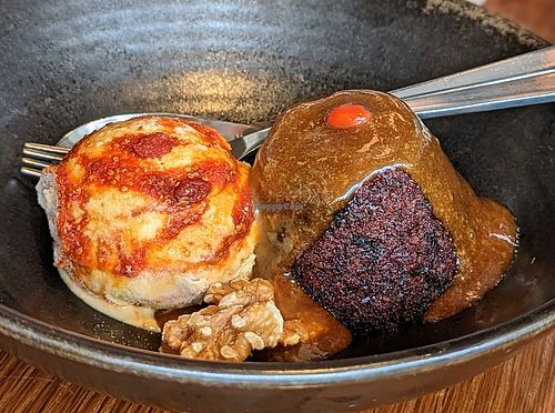 Sticky date and longan pudding at Empress in Central Singapore