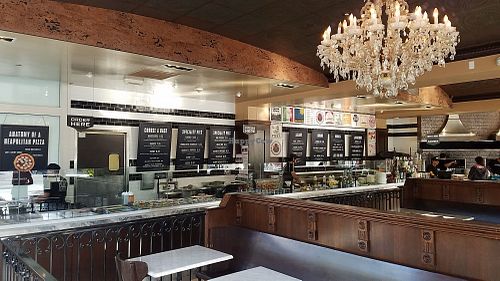 Inside at 800 Degrees in Santa Monica